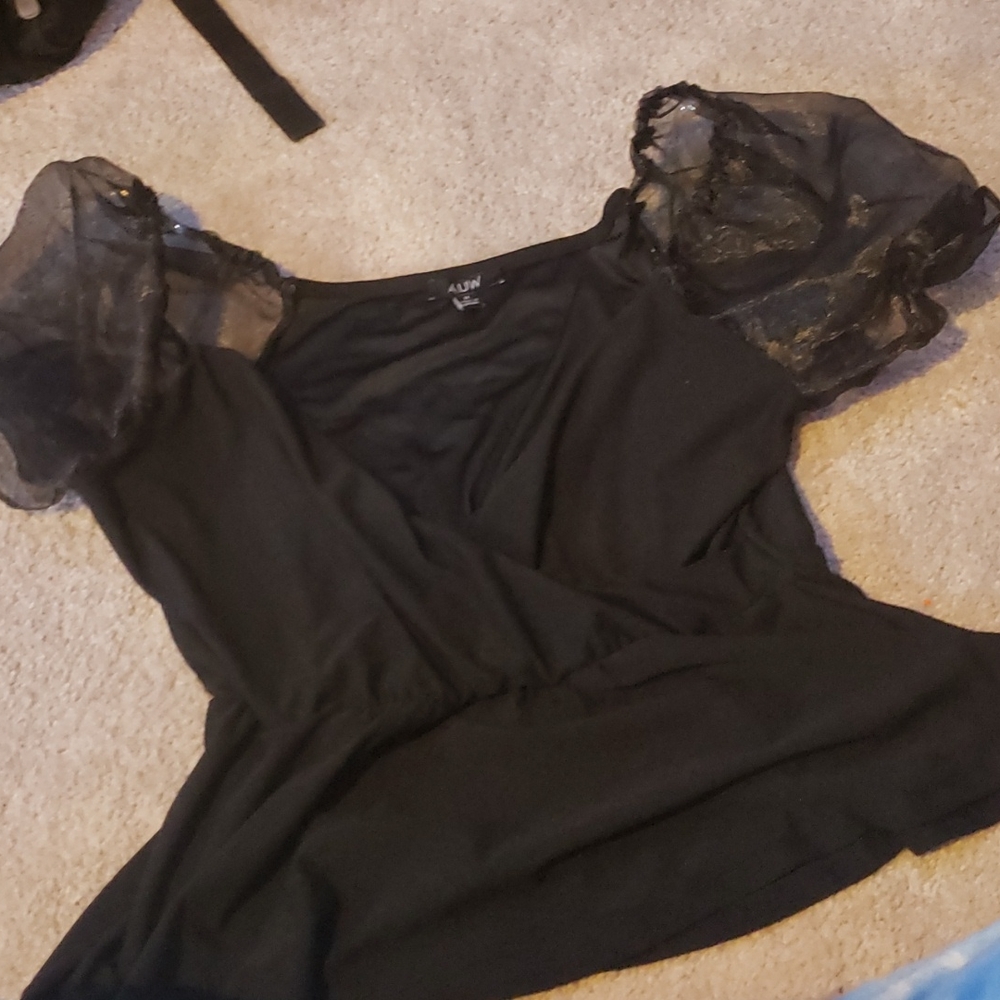 Fluffy, black tee, medium AUW